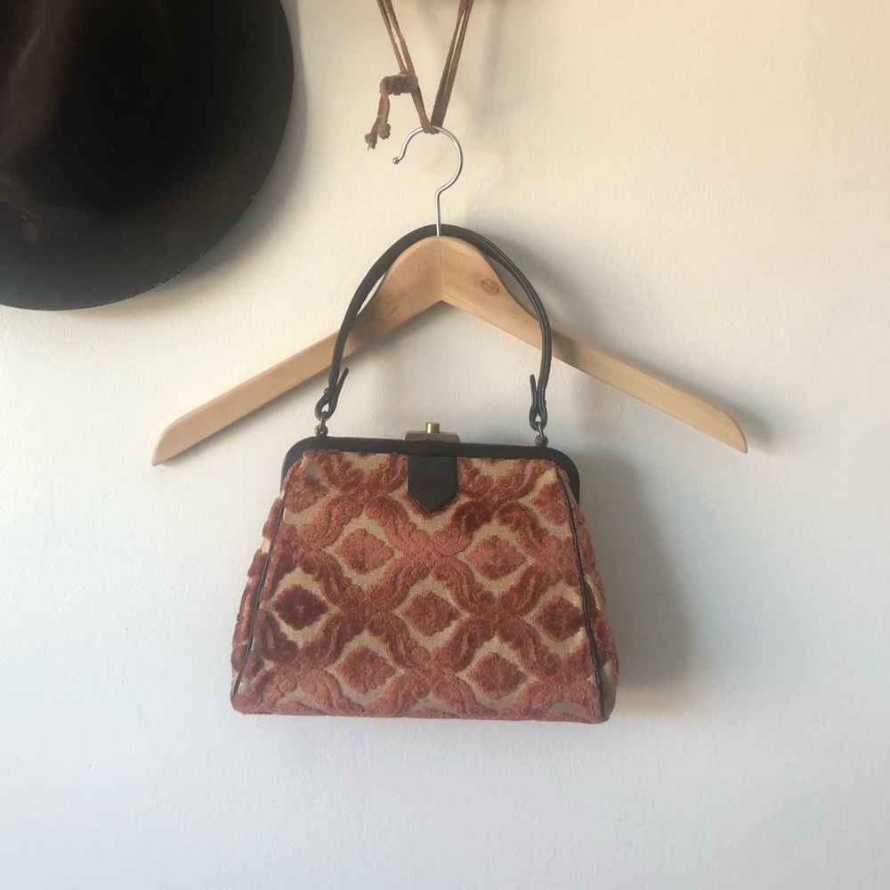 Gorgeous rose velvet vintage hand bag